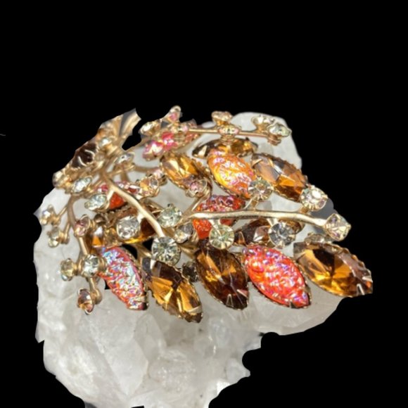 Vintage Beau Jewels Iridescent Red Glass Rhinestone Brooch - Picture 2 of 6